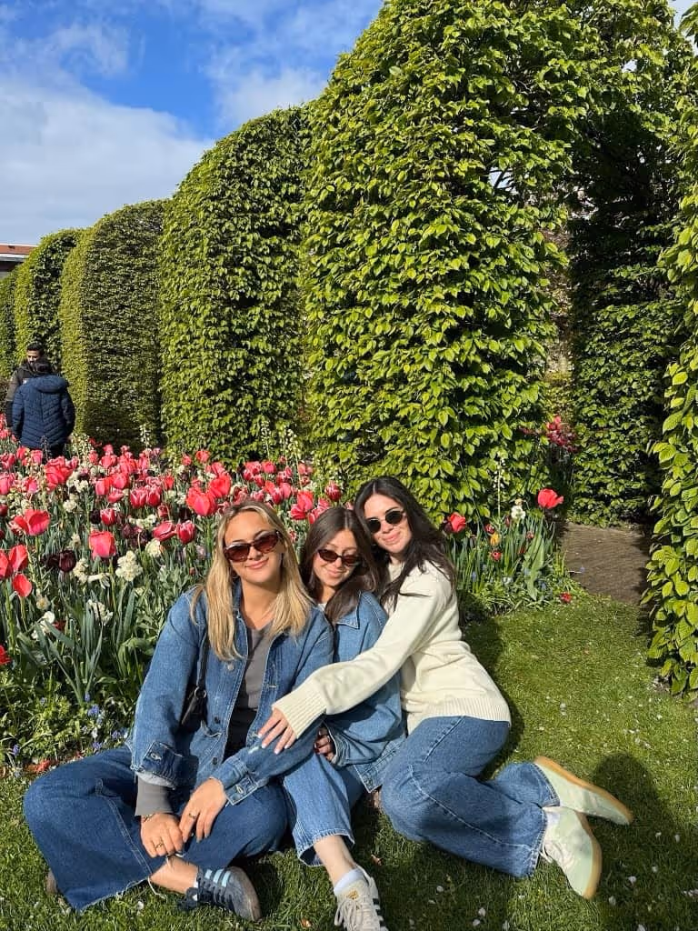 Students exploring Amsterdam on a Flextrip